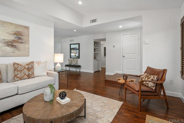 Detail Gallery Image 10 of 38 For 12940 Calle De Las Rosas, San Diego,  CA 92129 - 4 Beds | 2 Baths