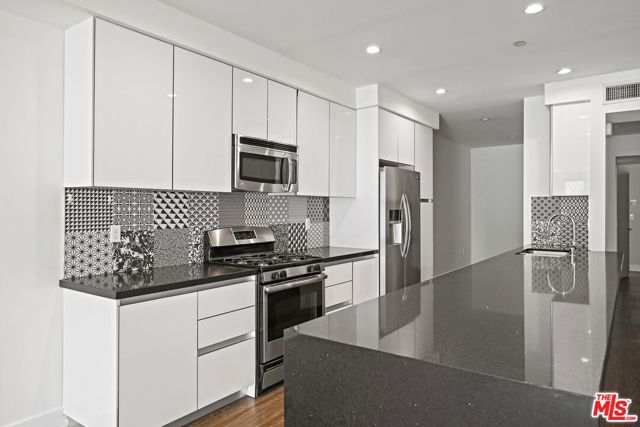 1868 Kelton Avenue, Los Angeles CA: https://media.crmls.org/mediaz/ddf85e51-a27c-43c9-897e-b7d84b959bb5.jpg