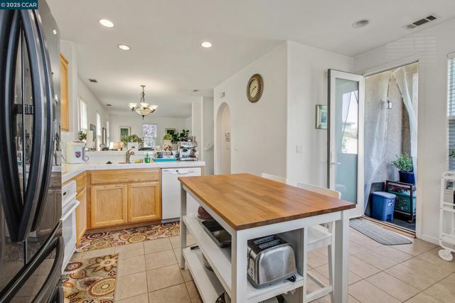 5349 EAGLE COURT, Richmond CA: https://media.crmls.org/mediaz/ddf86eec-ba40-46d2-86c6-a06ed32ffe8b.jpg