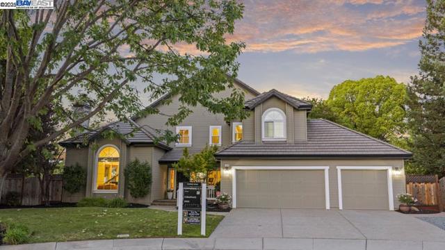 1348 Carlton Pl, Livermore CA: https://media.crmls.org/mediaz/ddf89c6f-a684-4cdf-817c-7a6a508c6e6b.jpg