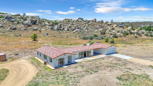41265 Lakeshore Boulevard, Aguanga CA: https://media.crmls.org/mediaz/ddf8a42b-8f0f-4ec0-a76b-a1ace3350a77.jpg