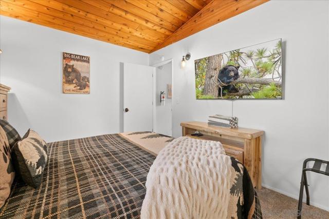 43734 Yosemite Drive, Big Bear CA: https://media.crmls.org/mediaz/ddf94a45-3732-445d-b8d7-1fc3c134bd75.jpg