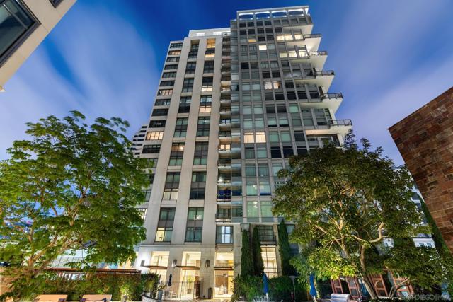 645 Front St, San Diego CA: https://media.crmls.org/mediaz/ddf95c41-6f9a-45a8-8ecd-6bedcc06a371.jpg