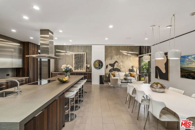 1005 Elden Way, Beverly Hills CA: https://media.crmls.org/mediaz/ddf97236-0555-4627-b1e0-092c989bb6e3.jpg