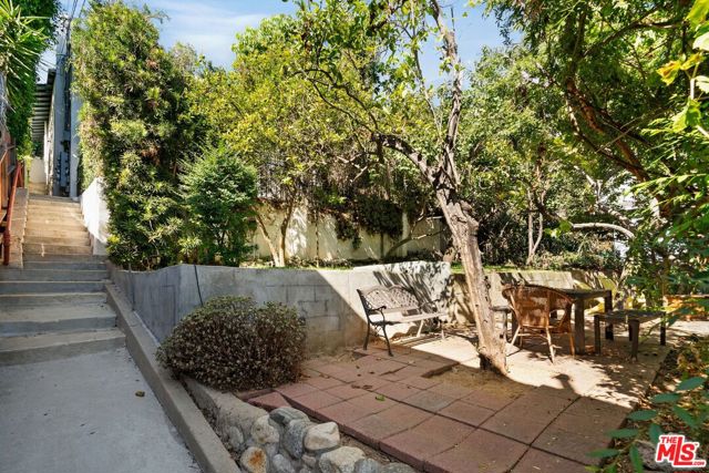 2165 Valentine Street, Los Angeles CA: https://media.crmls.org/mediaz/ddfa49da-bb20-4634-b6b2-29d808e56408.jpg