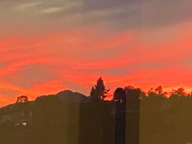 14106 Summit Crest, Escondido CA: https://media.crmls.org/mediaz/ddfa69ec-c3eb-4265-8bfb-994120be7647.jpg