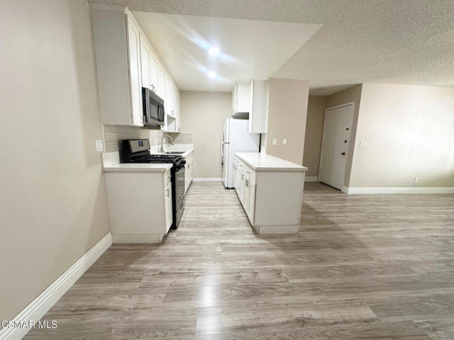 2410 Bolker Drive, Port Hueneme CA: https://media.crmls.org/mediaz/ddfa6fce-176a-4cb2-aac3-3e5910bce050.jpg