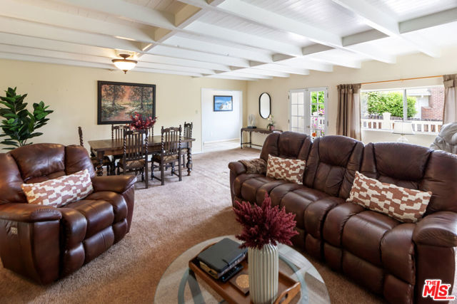 2916 Henrietta Avenue, La Crescenta CA: https://media.crmls.org/mediaz/ddfa9e90-44f1-4579-bd4a-931fe0ff3a66.jpg