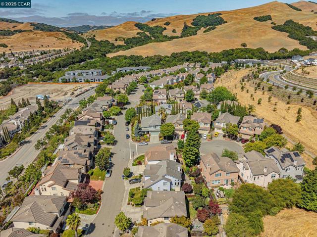 120 Woodcrest Dr, San Ramon CA: https://media.crmls.org/mediaz/ddfb0f71-5dd5-4213-8bbb-c86223e64551.jpg