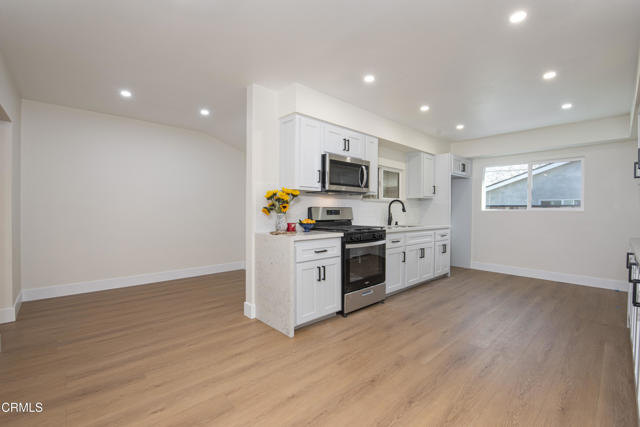 Detail Gallery Image 4 of 16 For 5840 Satsuma Avenue Ave, Los Angeles,  CA 91601 - 3 Beds | 1 Baths