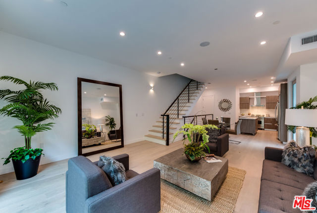 723 HUNTLEY Drive, West Hollywood CA: https://media.crmls.org/mediaz/ddfb1f2e-0173-42bc-9007-b147059cd4d6.jpg