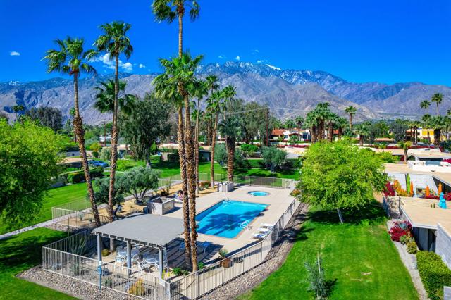 2006 E Sandalwood Drive, Palm Springs CA: https://media.crmls.org/mediaz/ddfb8ccb-0caa-43bb-9827-063627ab3b9a.jpg