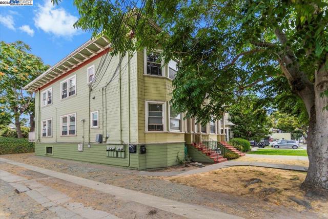 Image 24 of 27 For 954 Park St  