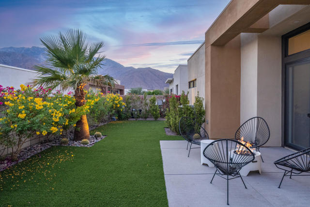 761 Nugget Lane, Palm Springs CA: https://media.crmls.org/mediaz/ddfc7358-504a-4e7a-8050-507b0e644cf5.jpg