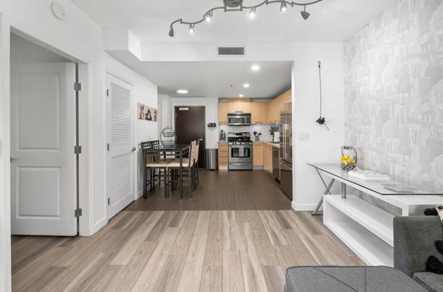 1431 Pacific Hwy, San Diego CA: https://media.crmls.org/mediaz/ddfc78fa-1366-4d56-a5aa-af22e56163e9.jpg