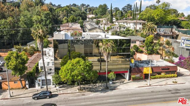 11132 VENTURA Boulevard photo 1