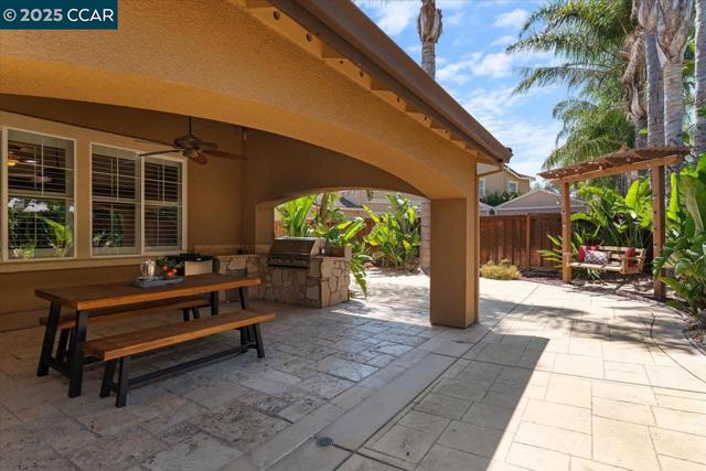 1669 Albani Place, Brentwood CA: https://media.crmls.org/mediaz/ddfd4e02-1098-47a7-b8a3-2ae00304300a.jpg