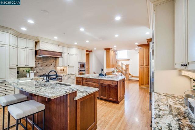 2420 Diablo Lakes Ln, Diablo CA: https://media.crmls.org/mediaz/ddfd51da-aa3f-4ca5-8c65-0c7381707c31.jpg