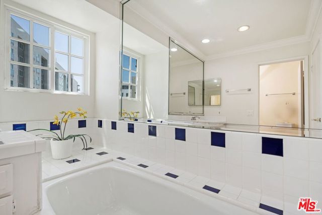 4200 Via Dolce, Marina del Rey CA: https://media.crmls.org/mediaz/ddfda965-1e20-4ccd-b575-7b6d85de2ead.jpg