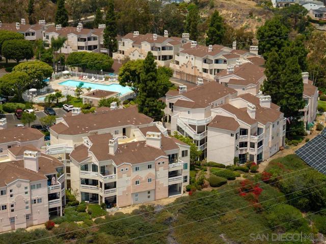 7087 Camino Degrazia, San Diego CA: https://media.crmls.org/mediaz/ddfdee35-d8e1-499b-b294-f3c752490d42.jpg
