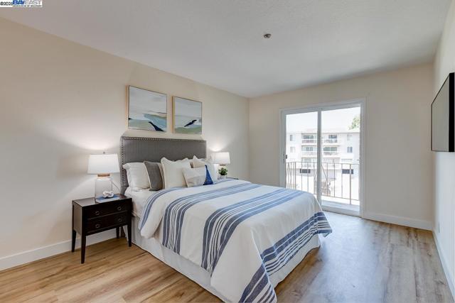 1001 Shoreline Dr, Alameda CA: https://media.crmls.org/mediaz/ddfdfb54-ea93-4450-83f3-80ea1504950e.jpg
