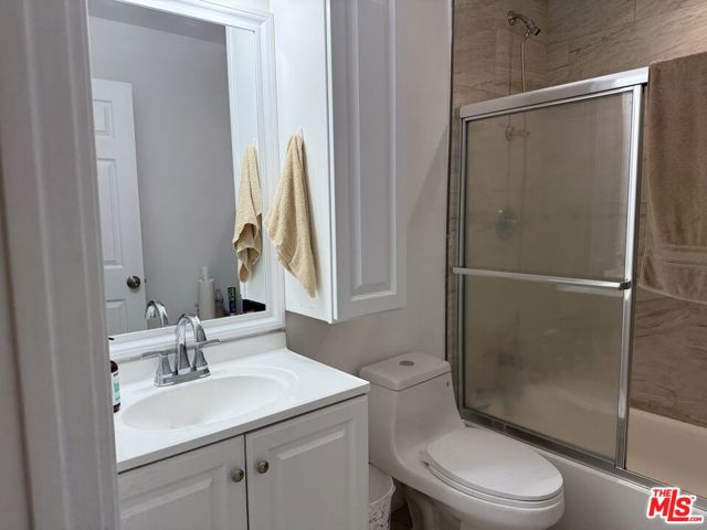 1501 Hartsook Street, Sherman Oaks CA: https://media.crmls.org/mediaz/ddfeb016-b203-4cdf-af86-06930d737cb1.jpg