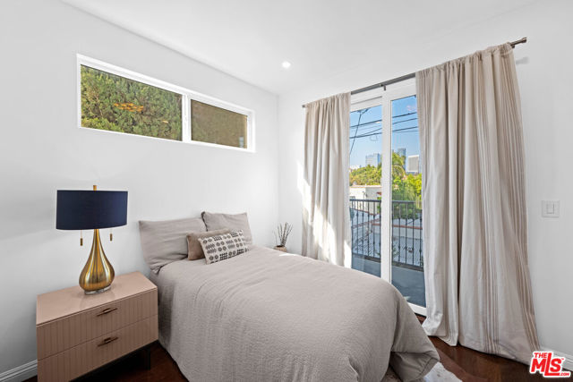 10623 W Olympic Boulevard, Los Angeles CA: https://media.crmls.org/mediaz/ddfeba50-d1bf-4041-95d5-2a0cc533db4f.jpg