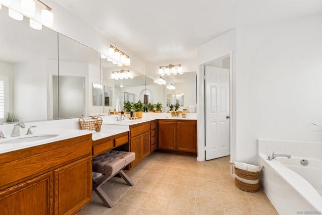 6065 Paseo Monona, Carlsbad CA: https://media.crmls.org/mediaz/ddfebe30-b3ee-4360-98e5-88dc6887fdb7.jpg