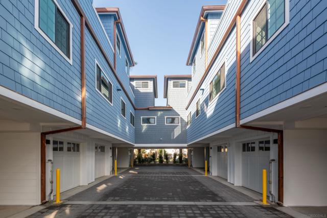 551 Orange Ave, Coronado CA: https://media.crmls.org/mediaz/ddfede90-3a9a-4a50-8110-09b5039ee691.jpg