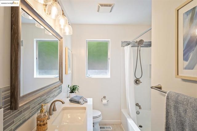 4511 Gregory Way, Richmond CA: https://media.crmls.org/mediaz/ddfee089-eb25-49df-979f-697559ed6a2c.jpg