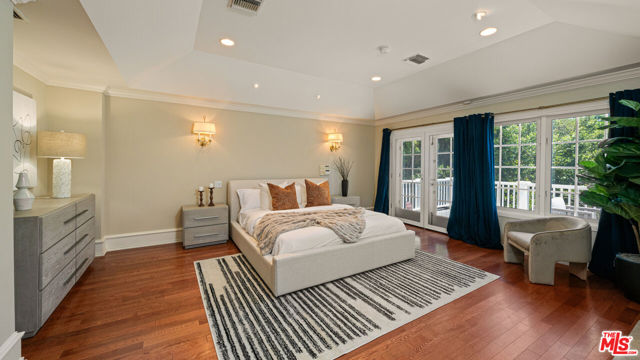 5404 Topeka Drive, Tarzana CA: https://media.crmls.org/mediaz/ddffa42a-de98-4cd6-a7b8-74e88654477f.jpg