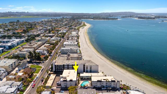 3920 Riviera Dr, Pacific Beach (San Diego) CA: https://media.crmls.org/mediaz/ddffca31-6b72-4bcf-af05-2d02868f93d7.jpg