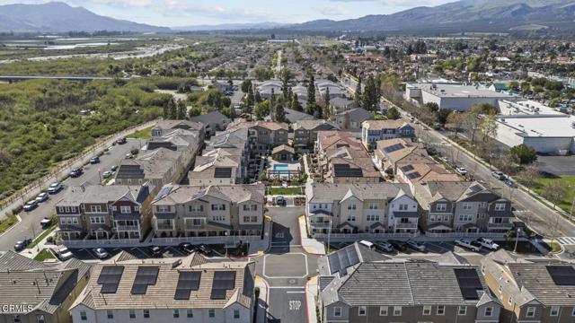 Detail Gallery Image 2 of 39 For 586 Apricot Ln, Fillmore,  CA 93015 - 3 Beds | 2/1 Baths