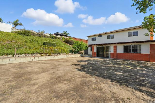 3444 Corte Loro, San Diego CA: https://media.crmls.org/mediaz/de003f0a-2a16-475f-a4e6-ddeaa55eef92.jpg