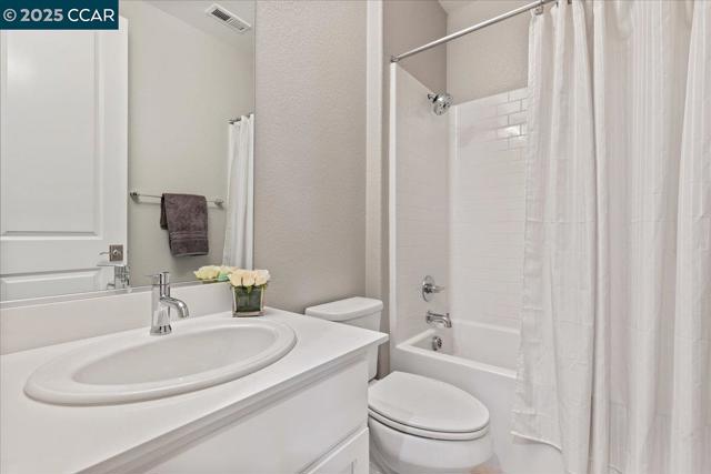 369 Parkfield Way, Oakley CA: https://media.crmls.org/mediaz/de012995-fa70-4b97-85dc-e1763cd0c633.jpg