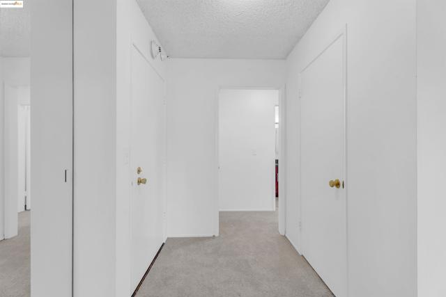 7 Commodore Dr, Emeryville CA: https://media.crmls.org/mediaz/de019378-0a92-4a21-a4f1-038100c039d4.jpg