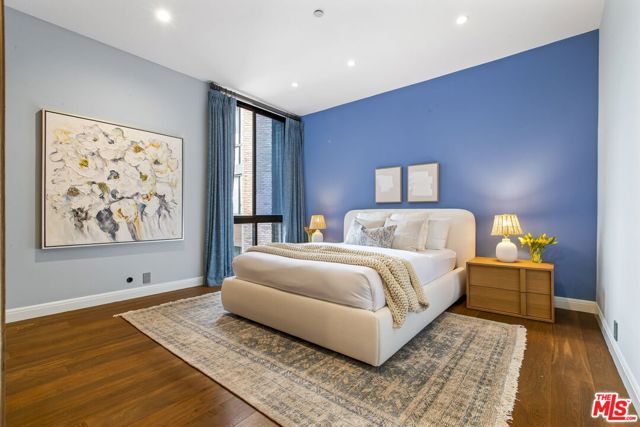 300 N Swall Drive, Beverly Hills CA: https://media.crmls.org/mediaz/de019f89-8ef9-4753-828c-2f8ddd7e0f37.jpg