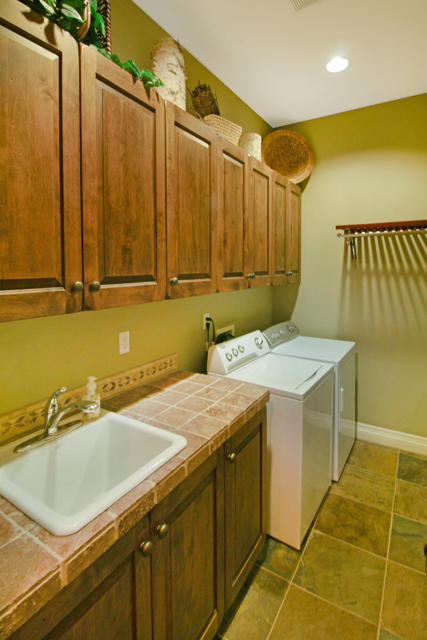 81075 Giacomo Way, La Quinta CA: https://media.crmls.org/mediaz/de02b9ca-8d13-4b2e-a099-24dd93937ae3.jpg