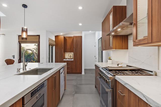 803 Saxony Road, Encinitas CA: https://media.crmls.org/mediaz/de02eba2-cc8f-4fc4-b7aa-cafb3b0d1b20.jpg