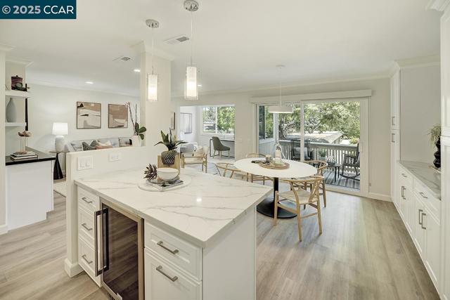 1459 Rockledge Ln, Walnut Creek CA: https://media.crmls.org/mediaz/de031692-6cf9-4535-a677-4bc7f0cceda9.jpg
