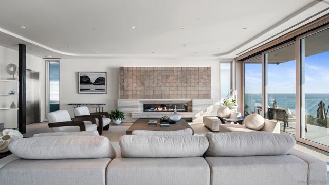 1230 Neptune Ave, Encinitas CA: https://media.crmls.org/mediaz/de035ecd-64a1-4c3a-bc8d-b92119573527.jpg