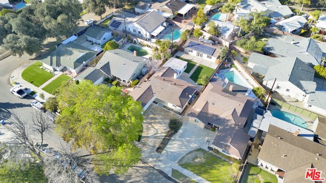 21819 Arminta Street, Canoga Park CA: https://media.crmls.org/mediaz/de039b6b-d032-43a9-9d74-cba2c5936987.jpg