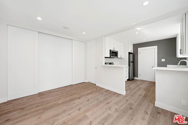 522 - 532 Idaho Avenue, Santa Monica CA: https://media.crmls.org/mediaz/de0451c7-9915-44f8-8819-49d208c0ab71.jpg