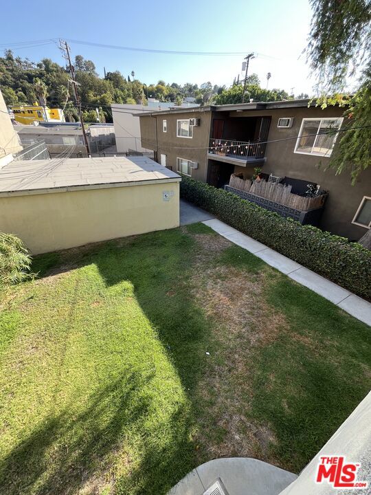 4187 Arch Drive, Studio City CA: https://media.crmls.org/mediaz/de04a4fe-8f01-4f4c-abed-ed73e3b0bc07.jpg