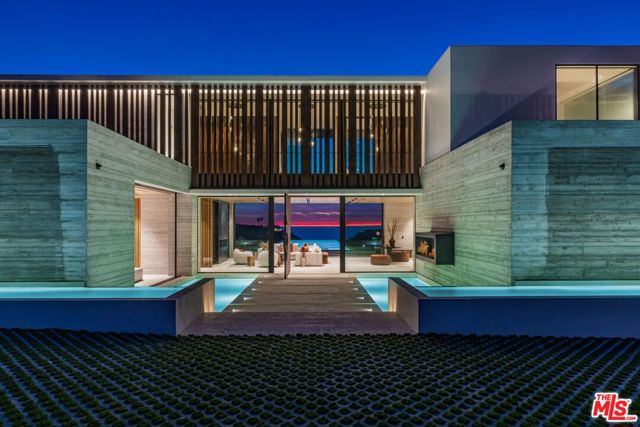 Image 31 of 41 For 6889 Dume Drive