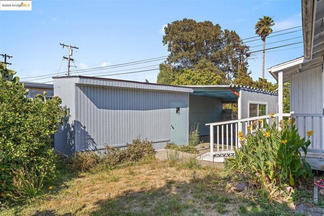2533 Bush Ave, Richmond CA: https://media.crmls.org/mediaz/de067d73-48e5-4e78-8fce-f674c102b7c3.jpg