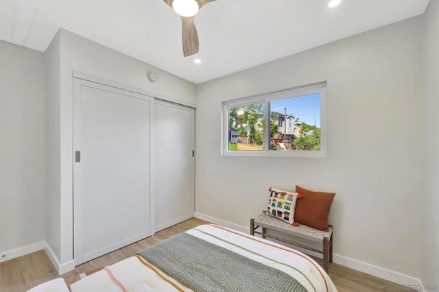 11384 Almazon St, San Diego CA: https://media.crmls.org/mediaz/de07bf84-9446-43a3-b9e3-ae2964851527.jpg