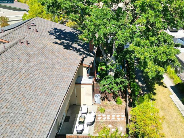 1105 Westmoreland Circle, Walnut Creek CA: https://media.crmls.org/mediaz/de0863fe-c372-4eb5-894a-f227a5ef78f2.jpg
