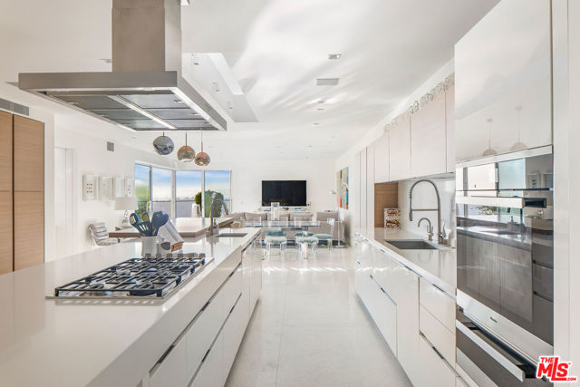 1645 Carla, Beverly Hills CA: https://media.crmls.org/mediaz/de086722-e566-401e-a2bc-dca8811c75f5.jpg