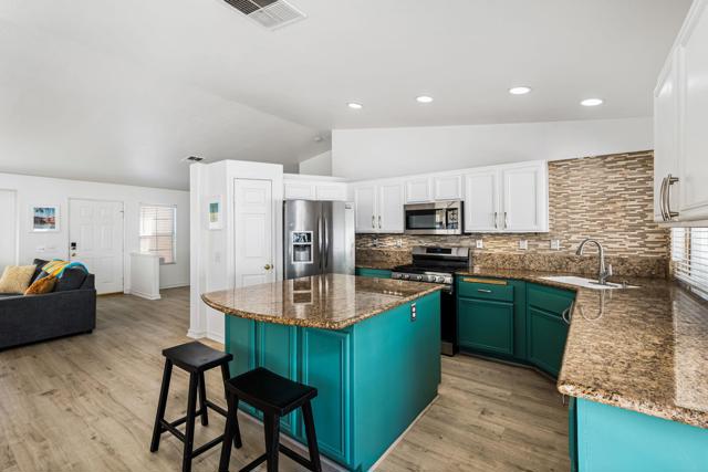 45405 Deerbrook Circle, La Quinta CA: https://media.crmls.org/mediaz/de088f9c-b15d-4a5f-be02-eed4a0a0d7fe.jpg
